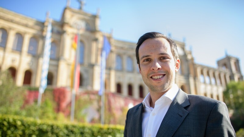 FDP-Fraktionschef Martin Hagen befürchtet "eine Einschränkung der Debatte" im bayerischen Landtag.