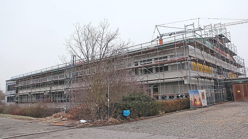 Mit Ausgaben in Höhe von 5,9 Millionen Euro ist die laufende Generalsanierung und Erweiterung der Realschule Rottenburg der größte Einzelposten im Vermögenshaushalt des Landkreises Landshut für das Jahr 2022.