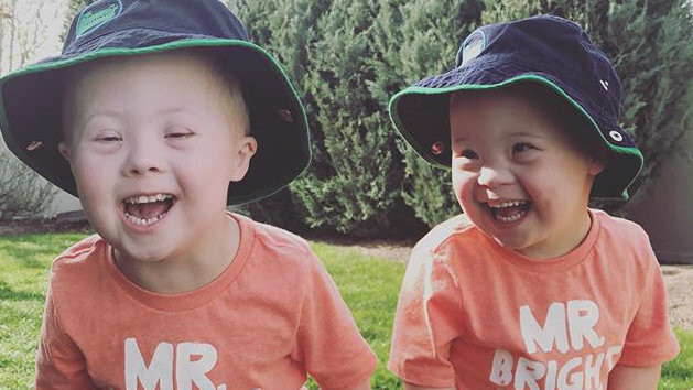 Die Zwillinge Charlie und Milo haben das Down-Syndrom und begeistern ihre Fans auf Instagram.