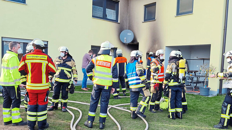 Ungefähr 70 Feuerwehrleute aus dem östlichen Landkreis waren binnen kürzester Zeit an der Einsatzstelle.