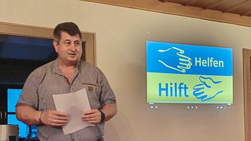Initiator der Ukraine-Hilfe Reiner Dietl bei seiner Präsentation über das Erlebte und die weiteren Pläne.