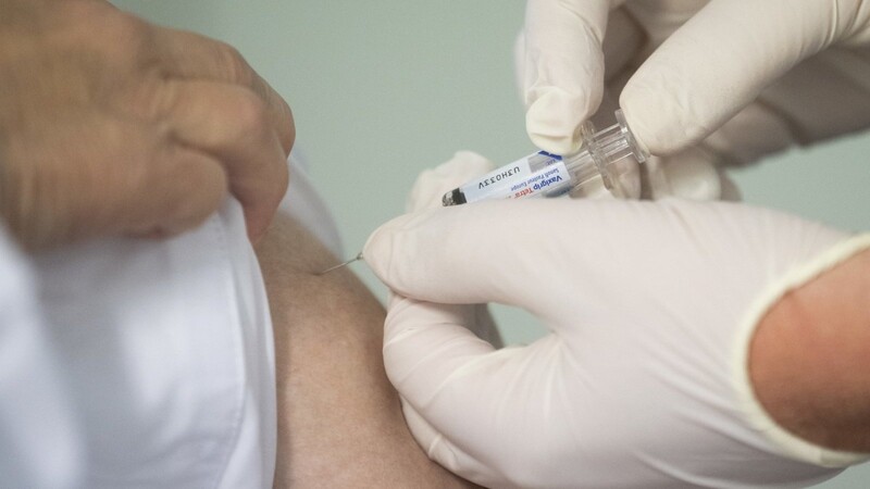 Das Robert-Koch-Institut rät vor allem Risikogruppen zur Influenzaimpfung.
