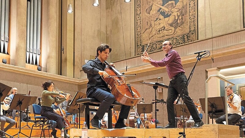 Andrew Manze und der Cellist Daniel Müller-Schott bei einer Probe im Herkulessaal der Residenz.