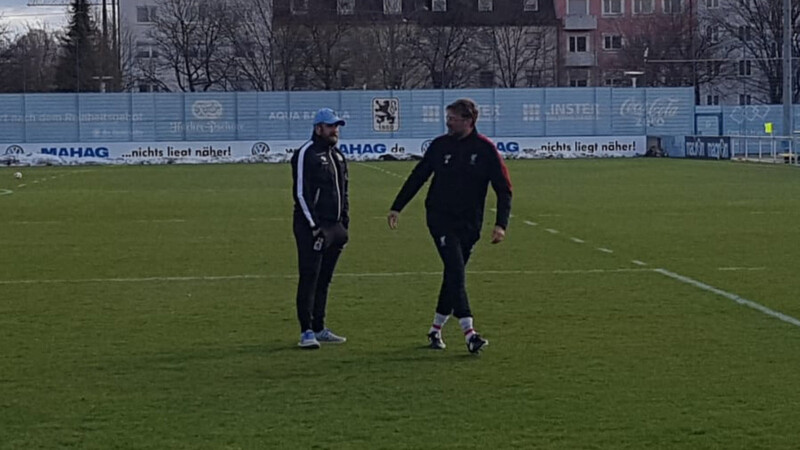 Trainer-Kollegen unter sich: Daniel Bierofka (l.) vom TSV 1860 und Jürgen Klopp vom FC Liverpool.