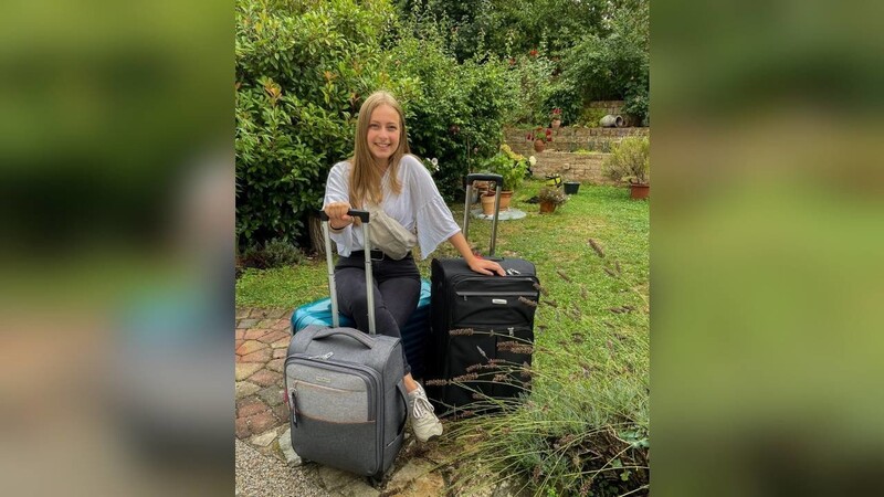 Auf gepackten Koffern: So viel Gepäck braucht Giulia Neumeyer für ihr halbjähriges Auslandssemester.