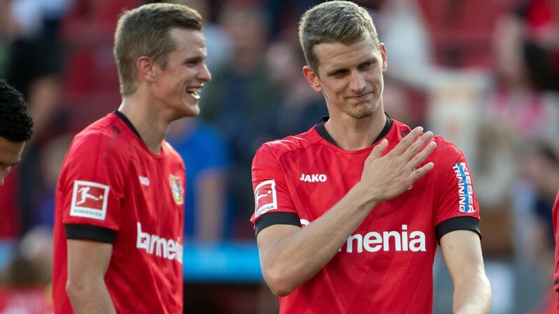 Lars (r.) und Sven Bender, hier noch im Trikot von Bayer Leverkusen, beendeten nach der letzten Saison ihre Profi-Karrieren. Nun spielen die Zwillinge in der Kreisklasse für ihren Heimatverein TSV Brannenburg.