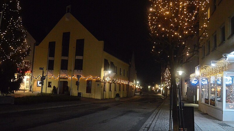 Die Bürger können auch heuer die Weihnachtsbeleuchtung entlang der Hauptstraße und am Marktplatz genießen. -