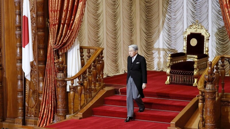 Die Kanzlerin dürfte zu den wenigen Staatsgästen gehören, die noch einmal den scheidenden japanischen Kaiser Akihito sehen und mit ihm sprechen dürfen, bevor er Ende April abdanken will.
