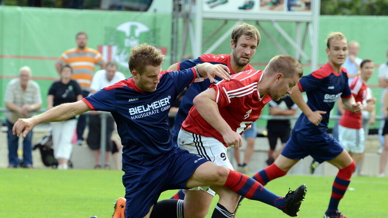 FCK-Kapitän Florian Frisch will seine Mannschaft gegen Schierling zu den ersten Punkten führen. (Foto: Dirk Meier)