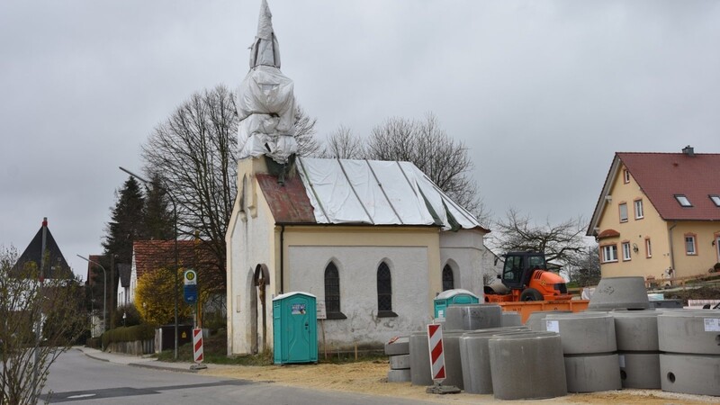 Die Kapelle an der Einfahrt zum neuen Baugebiet in Seysdorf.