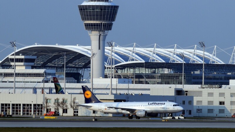 Die Corona-Krise hat den Münchner Flughafen (Archivfoto) hart getroffen.