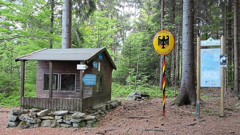 Die Hütte am Skiwanderübergang Brombeerriegel oder das "Zollamt Mühlbauer".