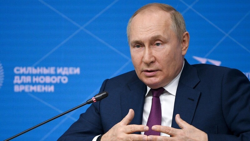 Wladimir Putin, der Kriegsverbrecher im Kreml, denkt gar nicht daran, sich an das Abkommen über Getreideexporte aus der Ukraine zu halten.