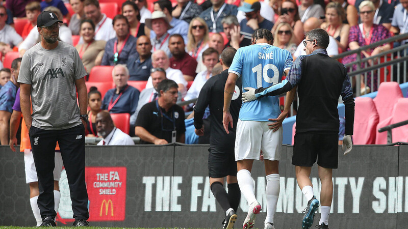 Verletzt nach 12 Minuten ausgewechselt: Leroy Sané beim Community Shield gegen Liverpool.