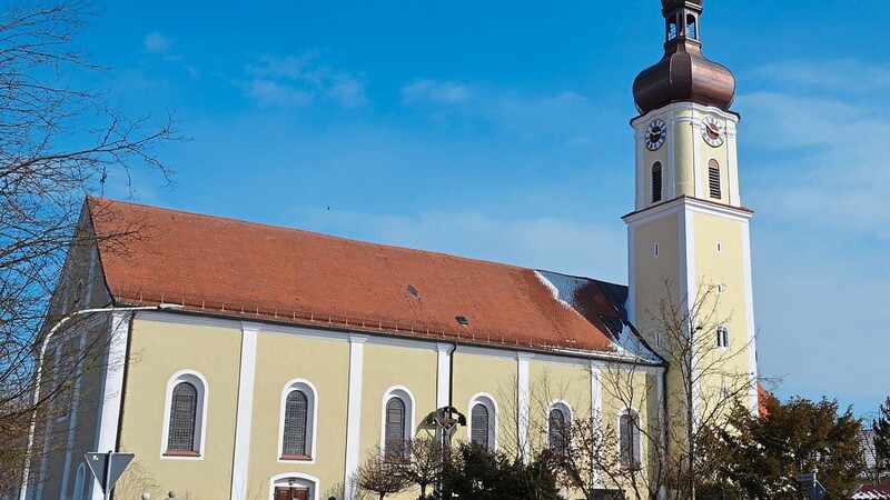 Die Pfarrkirche in Riekofen erstrahlt in neuem Glanz. Von der Kirchenstiftung wurde die Abschlussrechnung vorgelegt.