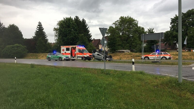 In Moosburg wurde eine 70-Jährige am Dienstagabend bei einem Unfall leicht verletzt.