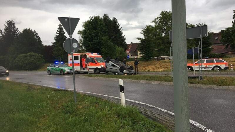 In Moosburg wurde eine 70-Jährige am Dienstagabend bei einem Unfall leicht verletzt.