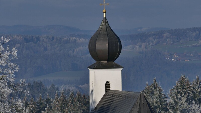 Die Wallfahrtskirche in Sackenried ist den Vierzehn Nothelfern geweiht. Das 12-Uhr-Läuten kommt demnächst aus ihrem Glockenturm.