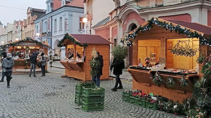 In Furths böhmischer Partnerstadt Doma?lice war nur für drei Tage vor Heiligabend ein Weihnachtsmarkt, bei dem nur Deko und keine Speisen verkauft wurden, mit drei Ständen aufgebaut. Er war nur wenig besucht.
