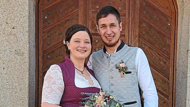 Kristina Schiegl und Philipp Eckl heiraten im Wasserschloss in Loifling.