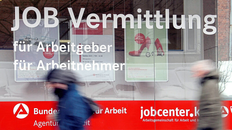 Die Arbeitslosenzahlen im Arbeitsamtsbezirk Kelheim sind bis 12. März zurückgegangen und lagen auf Vorjahresniveau. Aufgrund des coronabedingten Konjunkturabschwungs werden sie jedoch bald deutlich ansteigen.