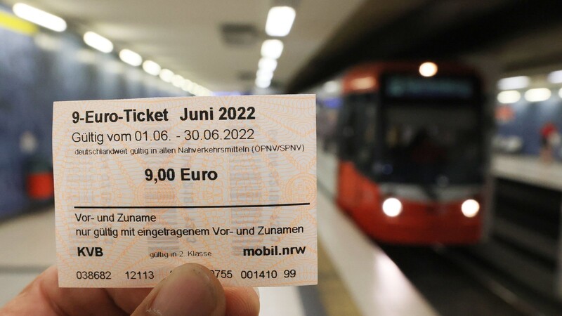 Statt den Ablauf des 9-Euro-Tickets herbeizusehnen, sollten wir über ein 365-Euro-Ticket reden - und die Grundlagen dafür schaffen.