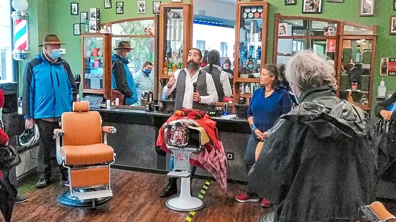 Erkan Karahan in seinem Barber-Shop.
