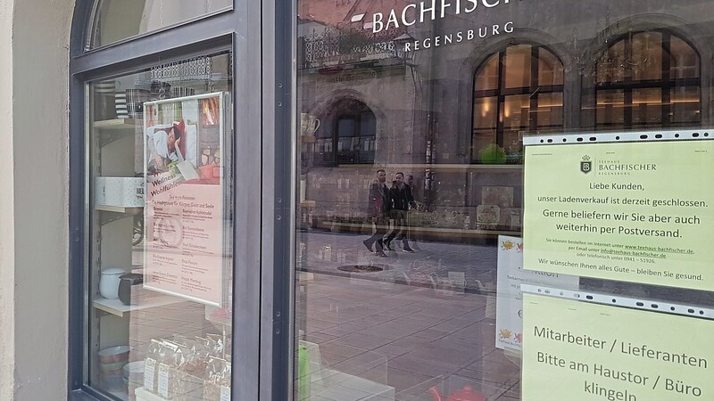 Das Teehaus Bachfischer in der Regensburger Altstadt ist geschlossen, doch der Onlinehandel des Geschäfts boomt.