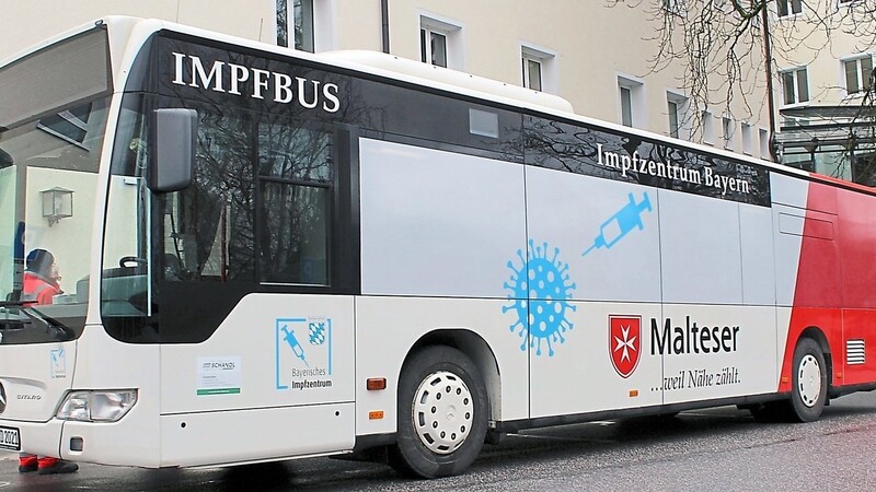 Bei seiner Vorstellungsrunde hat der Malteser Impfbus mit Landshuter Kennzeichen bereits am Freitag vor dem Landratsamt Station gemacht.
