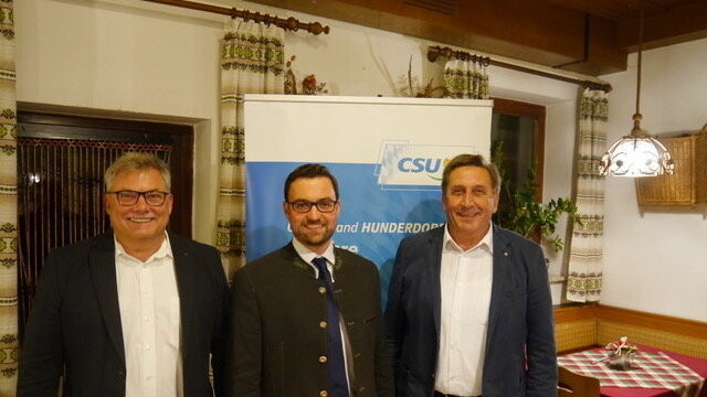 Ortsvorsitzender Helmut Kronfeldner, Bürgermeisterkandidat Max Höcherl und Bürgermeister Hans Hornberger (von links).