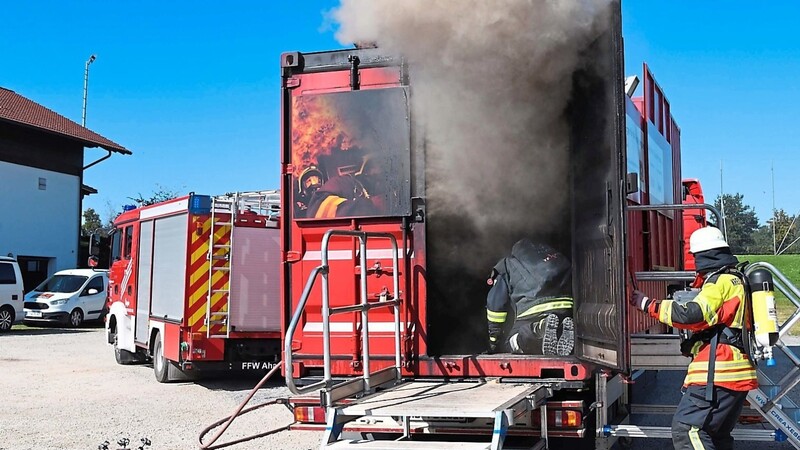Im Brandübungscontainer kann eine realitätsnahe Brandbekämpfung unter umluftunabhängigem Atemschutz geübt werden.