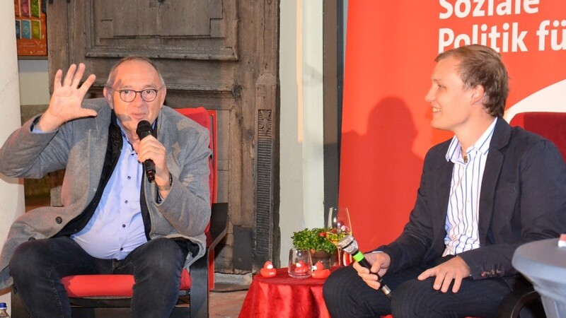 Keine Angst: Der will nur sein Steuerkonzept vorstellen. Norbert Walter-Borjans (links), der mit Saskia Esken die SPD anführt, mit dem Landshuter Direktkandidaten Vincent Hogenkamp.