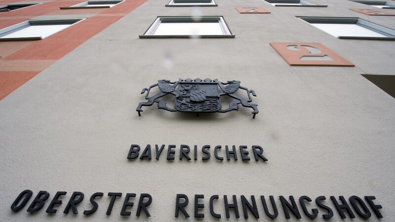 Der Bayerische Oberste Rechnungshof rügt die Haushaltspolitik der Staatsregierung.