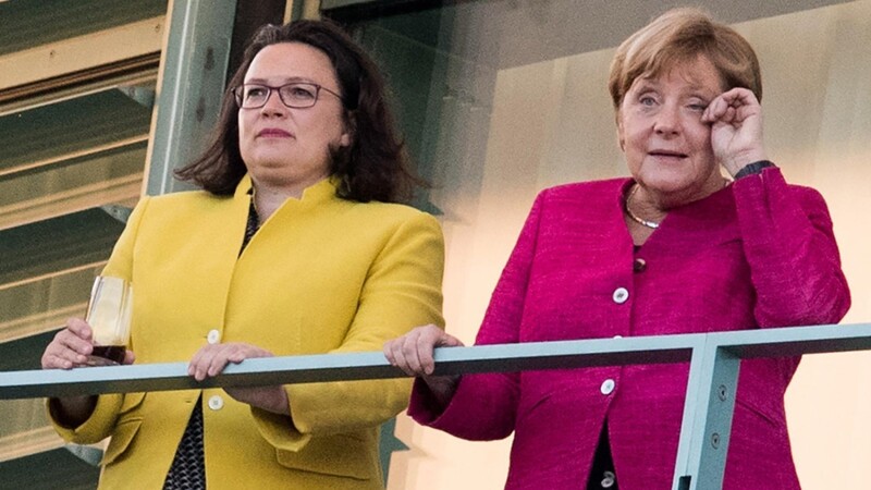 Andrea Nahles (l.) und Angela Merkel im Sommer 2018 auf dem Balkon des Kanzleramts: Im Koalitionsausschuss steht wieder einmal die Fortsetzung des schwarz-roten Regierungsbündnisses auf dem Spiel. (Archivfoto)