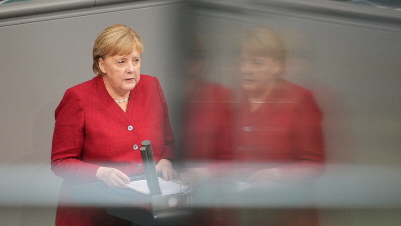 Bundeskanzlerin Angela Merkel gibt eine Regierungserklärung zur Lage in Afghanistan ab.