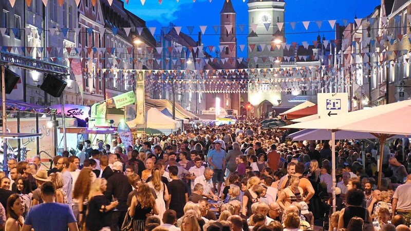 Zum Vilsbiburger Stadtfest kommen die Menschen aus einem weiten Umkreis: Das Fest hat Charme, es ist gemütlich und es gibt viel zu erleben.