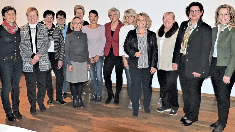 Die neugewählte Vorstandschaft der Frauen Union mit der CSU-Landtagsabgeordneten Dr. Petra Loibl, Bezirksrätin Monika Maier und der FU-Kreisvorsitzenden Anni Wolfsecker.