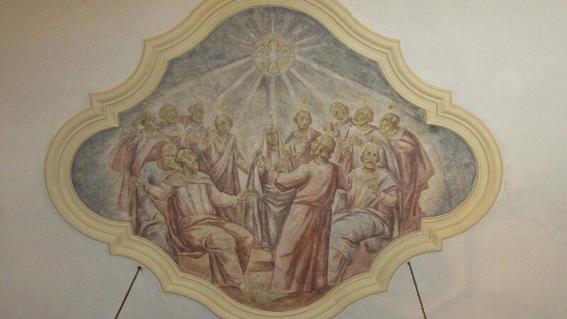 Auch die Statik des Deckengewölbes, an dem drei die "Heiligste Dreifaltigkeit" darstellende Fresken angebracht sind - hier das Pfingstgeschehen - muss überprüft werden.