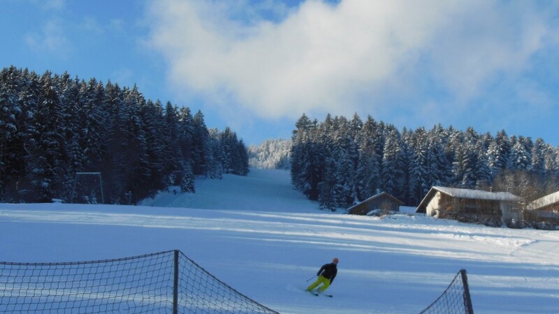 Wenn es nach dem Willen des Skiliftbetreibers Georg Budweiser und der Gemeinde Kollnburg geht, soll Skifahren auf dem Pröller-Nordhang bald wieder möglich sein.