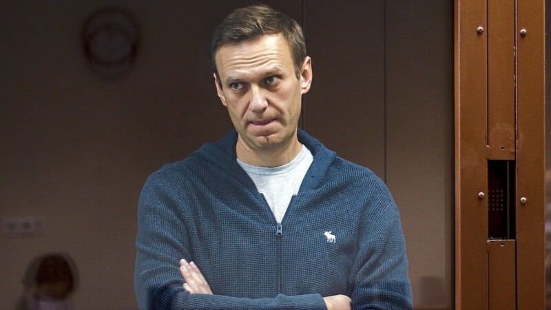 Den Betroffenen wird vorgeworfen, für Menschenrechtsverletzungen verantwortlich zu sein, einschließlich willkürlicher Inhaftierungen - wie die des Kremlgegner Alexej Nawalny.
