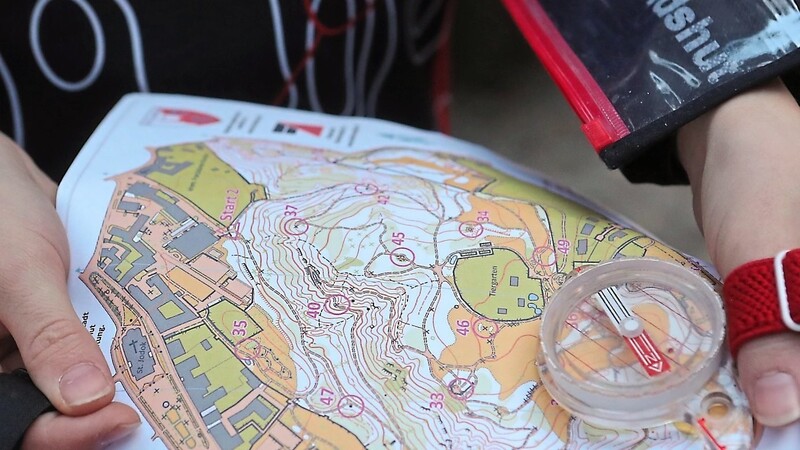 Auf der Karte des Hofgartens sind die Orientierungspunkte eingekreist und nummeriert. Einen Datenchip braucht man dafür nicht, aber ein Kompass hilft, die richtige Richtung zu finden.
