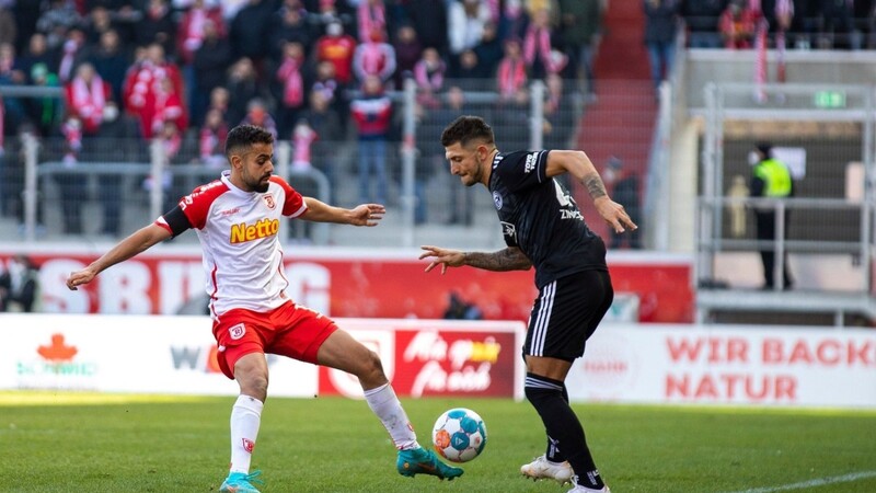 Der SSV Jahn Regensburg hat am Sonntagnachmittag Unentschieden gegen Düsseldorf gespielt.