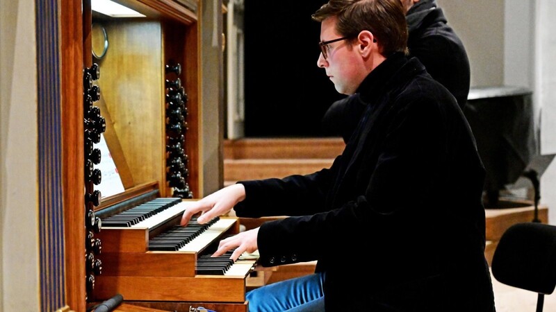 Benedikt Celler spielte in beeindruckender Weise das umfangreiche und schwierige Werk von Olivier Messiaen.