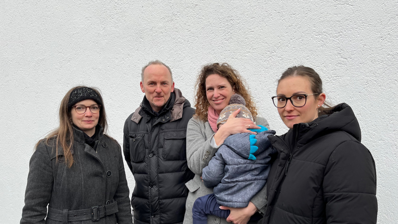 Diese Eltern bangen um die Zukunft der Münchner Kitas (v.l.): Natalie Borrmann, Eik Schüle, Nicole Heldeisen und Tanja Karges.