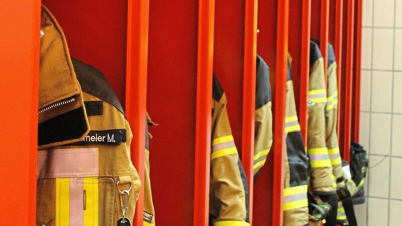 FFP2-Masken sind fester Bestandteil der Feuerwehrausrüstung geworden. Doch das ist längst nicht alles, was sich für die Wehren verändert hat.