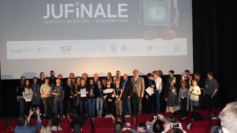 Die Jufinale-Preisträger im Cinema Filmpalais in Dingolfing.