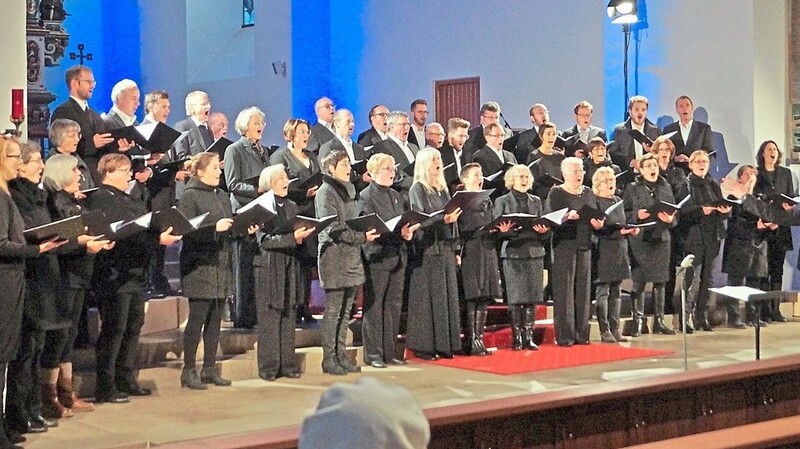 A capella aus dem Altarraum: Am Sonntag präsentierte die evangelische Kirchengemeinde ein besonderes Konzert in St. Martin.