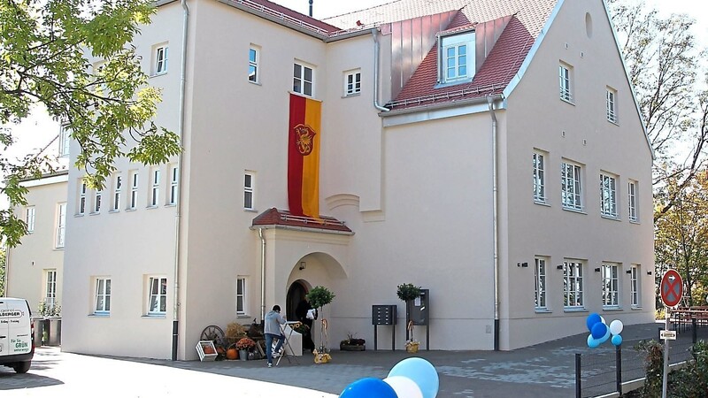 Das "Alte Schulhaus" (vormals Wittelsbacher Jagdhaus) wurde dank des Vereins Wittelsbacher Jagdhaus erhalten, hergerichtet und schließlich eingeweiht.