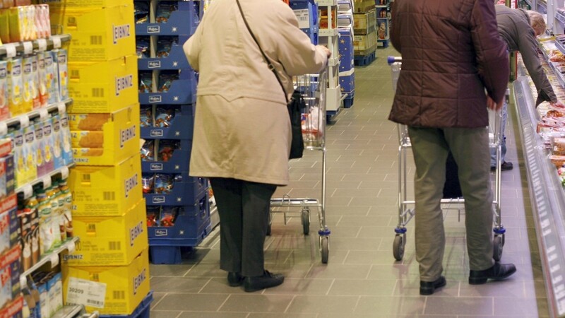 Unter anderem beim Einkaufen können freiwillige "Kümmerer" den Senioren behilflich sein.