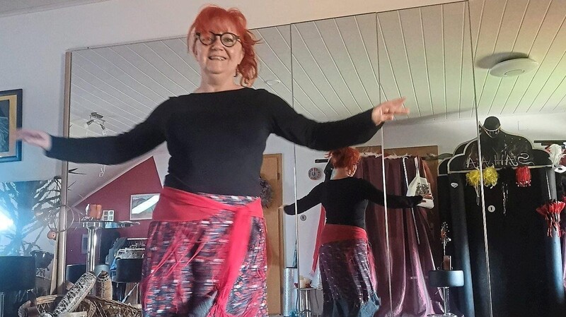 Woche für Woche stellt Übungsleiterin Jana Kluge einen weiteren Teil der Choreographie zum Einüben in häuslicher Umgebung ins Netz.